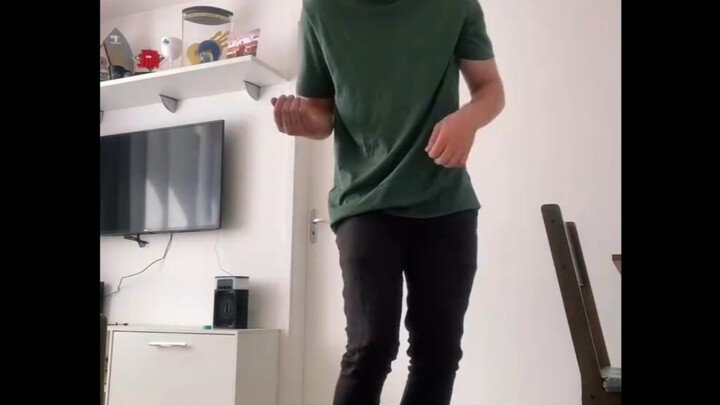 Not real? Online game robot dance style! Joints welded!