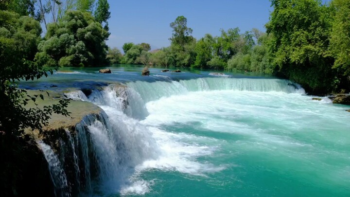Pemandangan air terjun yang sangat indah