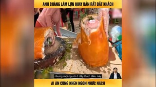 Anh chàng làm lợn quay độc và lạ bán rất đắt khách, ai ăn cũng khen ngon nhức nách.