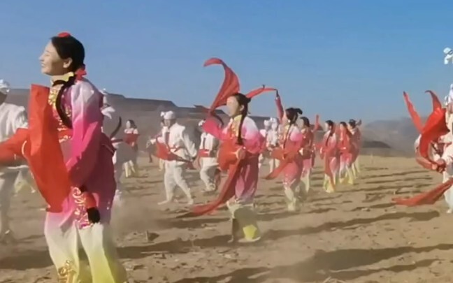 Ansai waist drum performance on the loess land, these are the girls and young men of Ansai, all of t