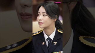 Lim Ji Yeon is now an honorary police officer #limjiyeon #theglory #noexit