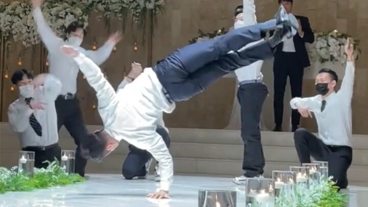 The most exciting performance at the wedding, this hip-hop dance is so awesome