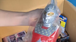 A box of used Ultraman artifacts from Japan, let’s see how many you can recognize?