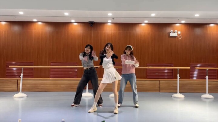 【ILLIT】Super neat three-person formation version of Magnetic cover dance—a must-see for the dance!