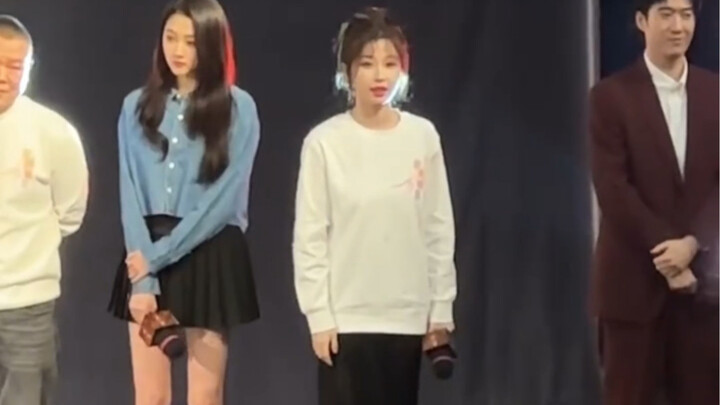 Yu Shuxin and Guan Xiaotong in the same frame, help me... This frame is so intuitive...