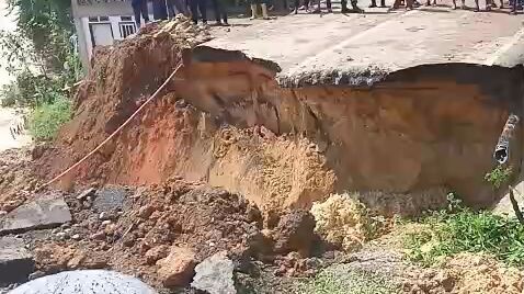 ABUNAII,,putusnya Michi akibat derasnya arus banjir