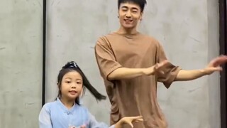 【Bai Xiaobai】Koreografi Gaya Cina Anak-anak "Balada Kota Kecil" yang Menyenangkan