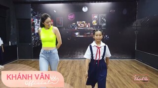 KHÁNH VÂN DẠY CATWALK CHO "CÔ BÉ ĐẶC BIỆT" THẢO MY