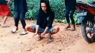 ritual perekrutan anggota baru,yok yg mau gabung