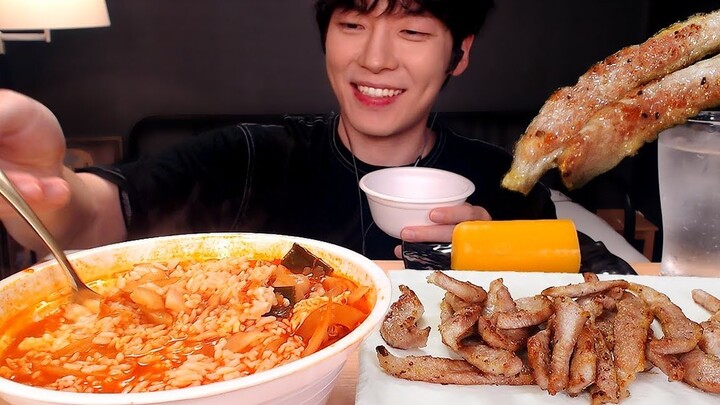 【Food】SIO Mukbang: Spicy seafood soup with rice and BBQ pork