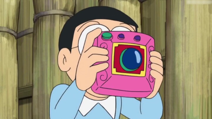 Doraemon: Doraemon transforms into a cross-dressing man and is proposed to in many ways. Will he agr