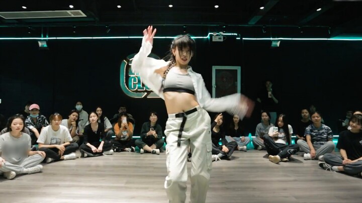 I really love this dance of An Qi~ Come and see my cover of "YEA"