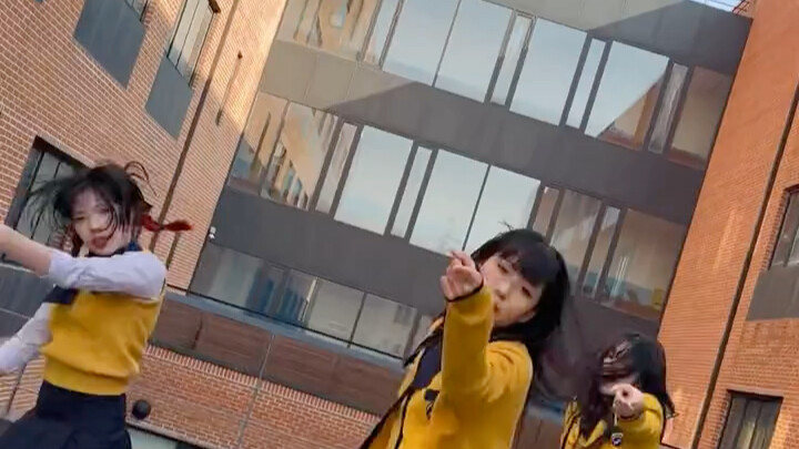 Học sinh trường trung học nghệ thuật Seoul nhảy theo giai điệu hit twist của TWS