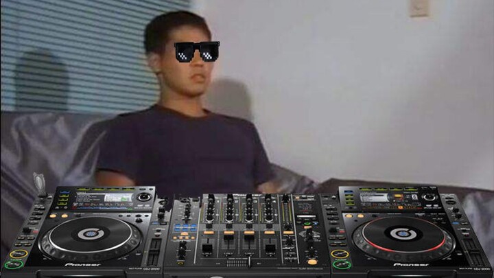 Musik MAD menjadi DJ!