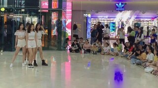 【ร้องเพลงและเต้นรำที่เซียเหมิน】สาวน้อยสี่คนแสดงการเต้นรำที่ไม่รู้ว่าจะทำอย่างไรได้อย่างสมบูรณ์แบบ