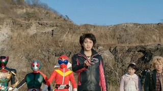 Narutaki: "DECADE, who are you?" "Passing Kamen Rider"