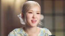 ROSÉ reading fans' tweets