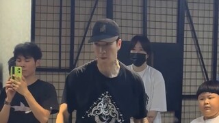 Hoan's master class shows how to use Wave/ 40 degrees high temperature popping a song Chic Like You!