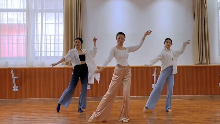女孩子跳这种古典舞也可以很飒