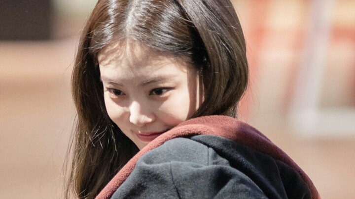 [BLACKPINK/JENNIE] Who can resist he charm of her wink?
