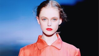 Cuplikan catwalk Frida Gustavsson pada Spring/Summer Fashion Week 2010