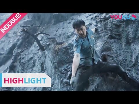 Highlight (Super Typhoon) Supir bus menolong penumpang tapi malah jatuh sendiri? | YOUKU [INDO SUB]