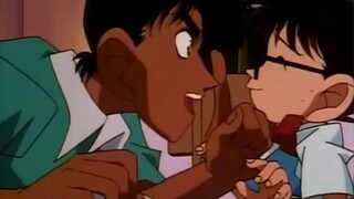 Hattori Heiji found out that Conan is Shinichi Kudo.