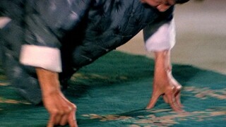 Hey, that's called Kung Fu, 75 years old and still able to do three-finger push-ups! Too strong!!