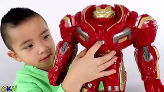 HULK OUT HulkBuster Avengers Infinity War Toys Unboxing