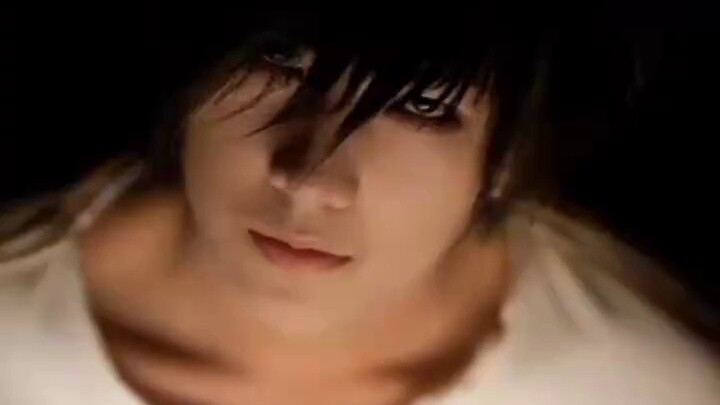 Teacher Yang Yang cosplays Death Note. Well, it’s hard to comment.