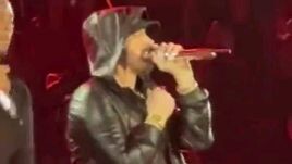 50 year old Eminem nailing his Rap god live performance effortlessly.