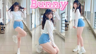 Immersive Bunny Dance in the Dormitory Corridor! (//∇//)