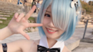 Rem bunny girl cosplay came to the comic convention and wanted to take pictures of girls but was too