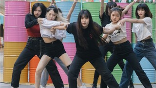 Hmm... Tại sao họ không cùng chung một nhóm? Sinh viên trường Đại học Sư phạm Thành Đô cover ca khúc
