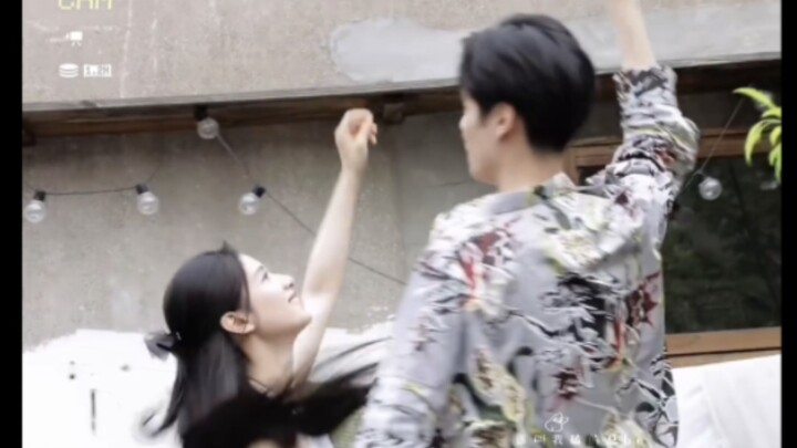 胡一天×张婧仪 | 好磕疯！她会比的pose只有我知道 听到好配啊会害羞 我们俩在一个框里吗