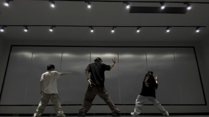 Koreografi 50feet menyukai R&B