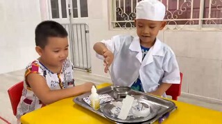 trẻ tập làm bác sĩ