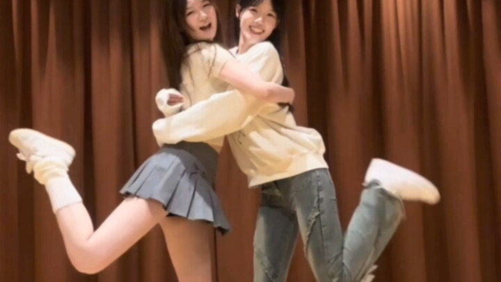 两个小女孩又一起录cha啦