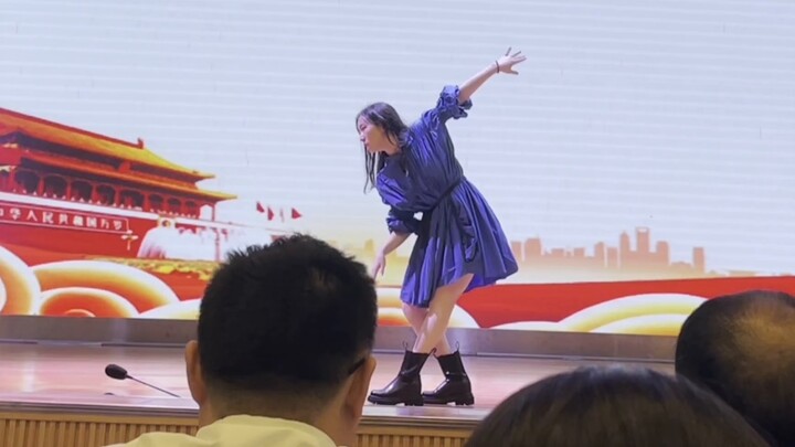 The campus stage instantly turned into a music show? ? ? Jeon So-yeon's Chinese sub-juan performed t