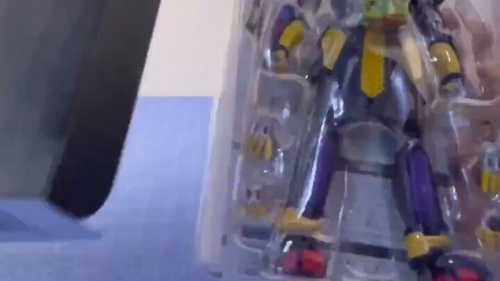 [Enter the pit and open the box] Challenge the most expensive Kamen Rider entry lucky bag on the Int