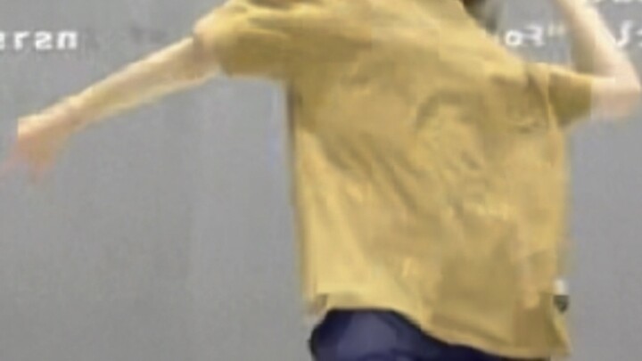 100000000% kekuatan frame dance TUJUH. Jungkook bersembunyi jauh saat melihatnya.