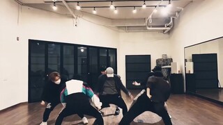 K pop artists best choreographer lets check out  Ryu D's skill?