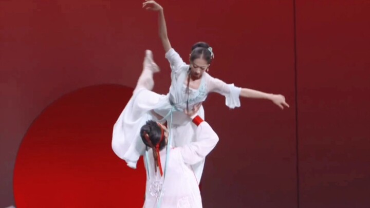 Vở múa Mộng lâu đài đỏ ‖ "Anh nói thế nào là hôn nhân vàng? Tôi chỉ tin vào hôn nhân gỗ" "Bảo Đại"