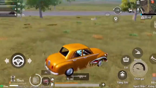 PUBG Mobile _ Trà Trộn_ Cả Đội Thót Tym Vì Xem Ân Solo Squads Lái Xe Lòng Vòng B