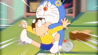 Nobita: Ahhhh (mùi hôi quá, sướng quá!!!