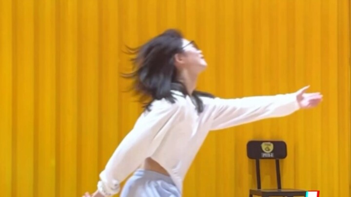ความกล้าหาญ｜ท่าเต้นของ Qian Qian เราทุกคนต้องมีความกล้าหาญที่จะเชื่อว่าเราจะอยู่ด้วยกัน~