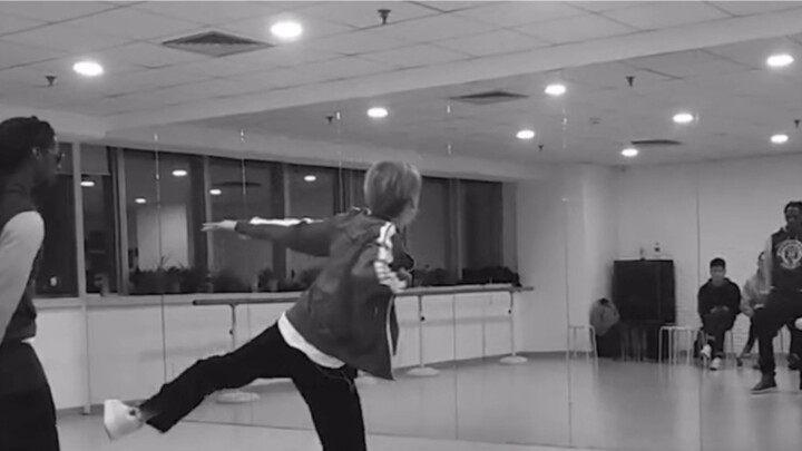 I found all of Liu Yuxin's krump dancing videos from the past 10 years!