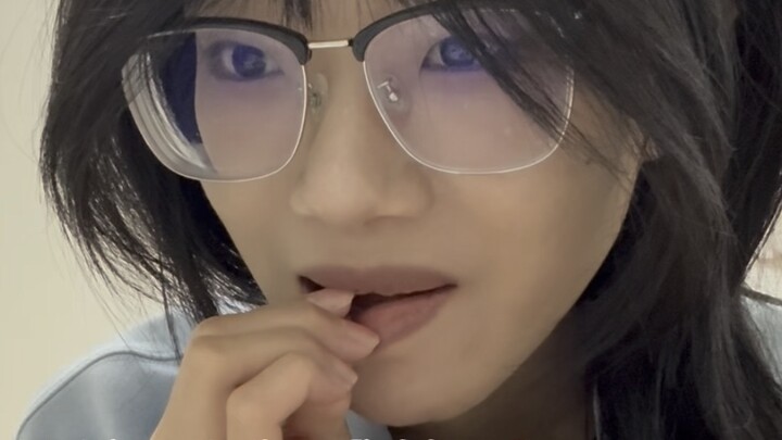 ในช่วงเทศกาลตรุษจีน จู่ๆ เพื่อนร่วมชั้นก็รวมตัวกันเป็นกลุ่ม