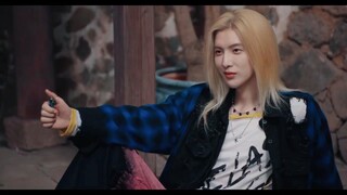 Even after my mom grew up, I still like yellow hair!