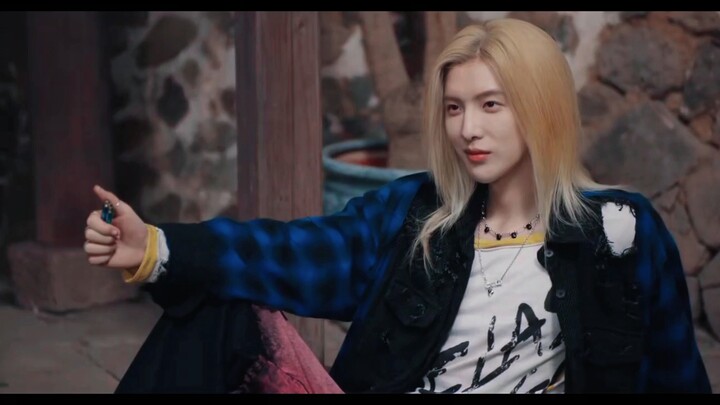 Even after my mom grew up, I still like yellow hair!